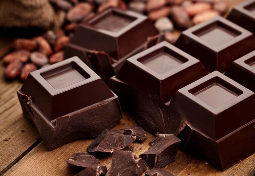 Mangiare cioccolato fondente 
