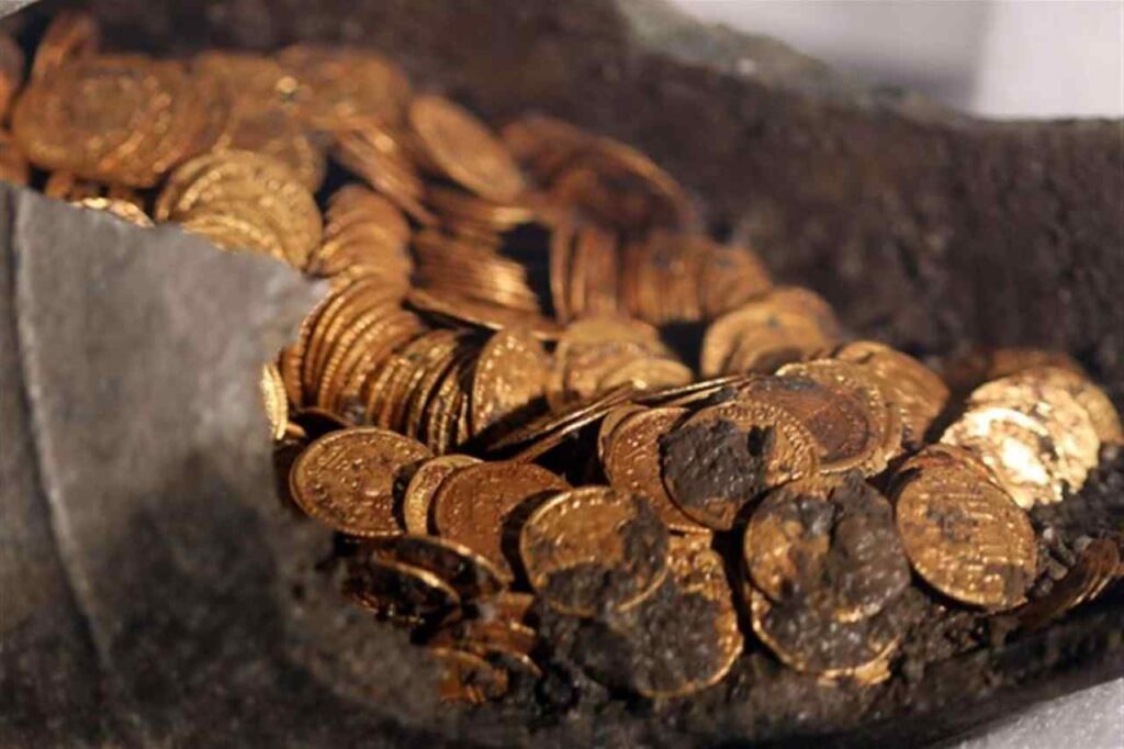  trovate 46 monete romane