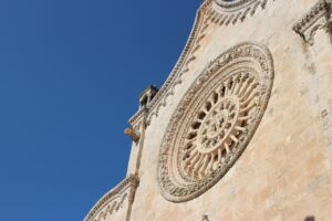 Il "rosone" della Cattedrale di Ostuni: il secondo più grande d'Europa, un capolavoro