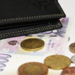 Bonifico tra parenti con evidenza della mancanza di dettagli, simbolo di possibili sanzioni.