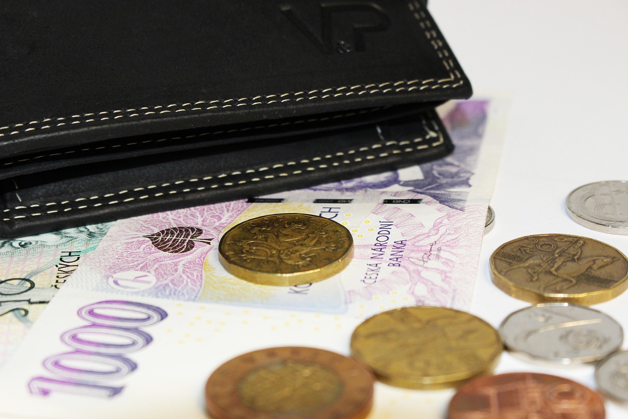 Bonifico tra parenti con evidenza della mancanza di dettagli, simbolo di possibili sanzioni.