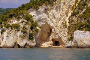 Baia delle Zagare: il triangolo di sabbia del Gargano raggiungibile a nuoto