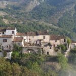 Eremo scolpito nella montagna nel suggestivo Borgo del Pollino.