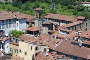 Borgo della Garfagnana con le case-torre più antiche d'Italia